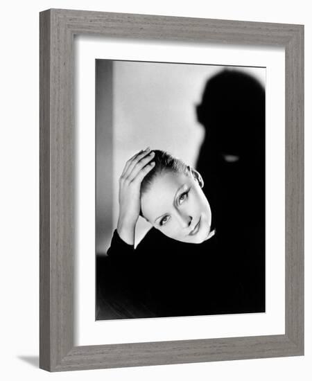 Mata Hari, Greta Garbo, 1931-null-Framed Photographic Print