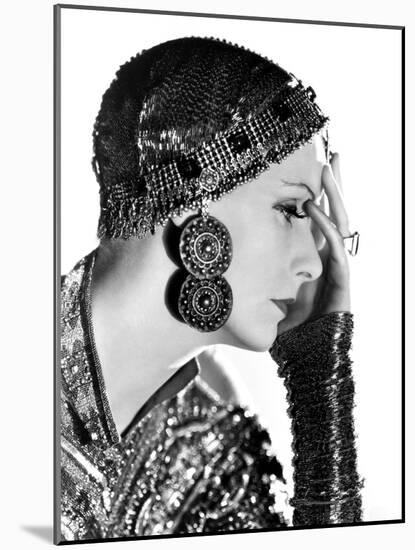 Mata Hari, Greta Garbo, 1931-null-Mounted Photo