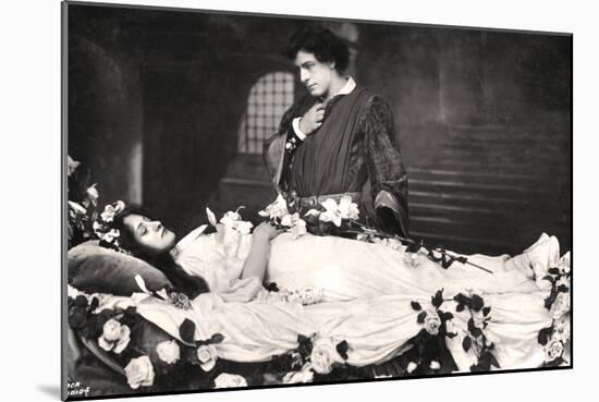 Matheson Lang and Nora Kerin in a Scene from Romeo and Juliet, 1908-null-Mounted Photographic Print