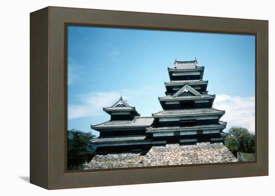 Matsumoto Castle (Photo)-null-Framed Premier Image Canvas