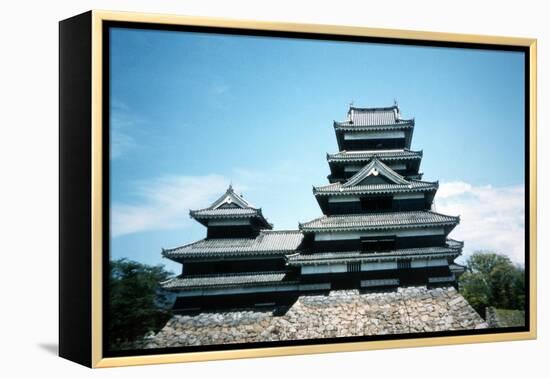 Matsumoto Castle (Photo)-null-Framed Premier Image Canvas