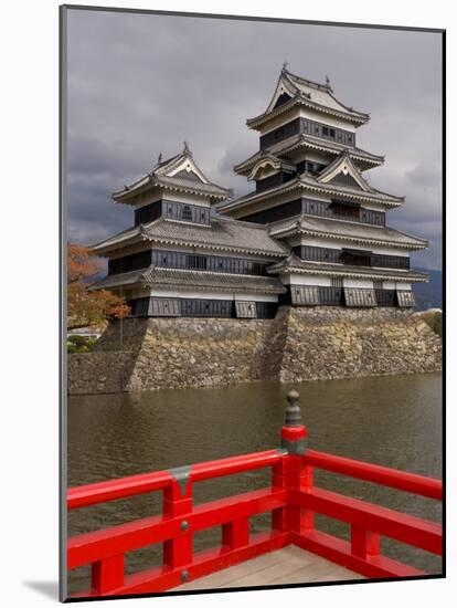 Matsumoto-Jo, Matsumoto, Nagano Prefecture, Central Honshu, Japan-Gavin Hellier-Mounted Photographic Print