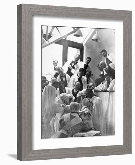 Mayo Clinic, 1913-null-Framed Photographic Print