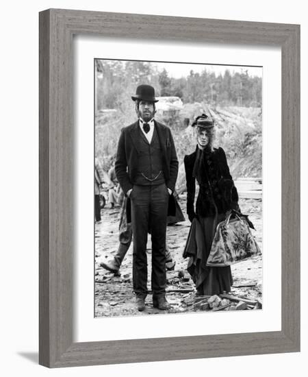 Mccabe And Mrs. Miller, Warren Beatty, Julie Christie, 1971-null-Framed Photo