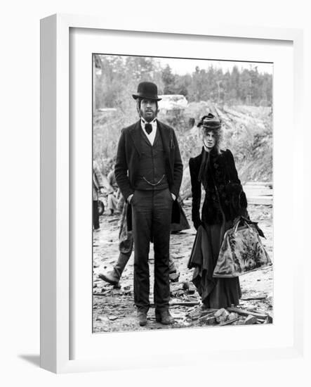 Mccabe And Mrs. Miller, Warren Beatty, Julie Christie, 1971-null-Framed Photo