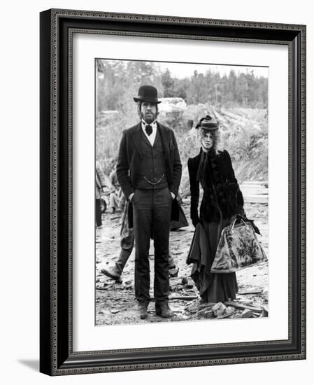 Mccabe And Mrs. Miller, Warren Beatty, Julie Christie, 1971-null-Framed Photo