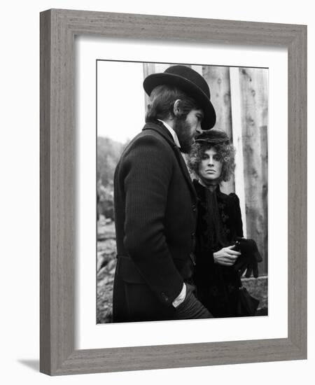 Mccabe And Mrs. Miller, Warren Beatty, Julie Christie, 1971-null-Framed Photo