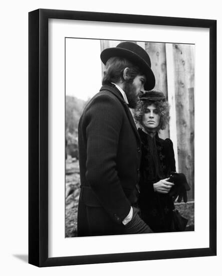 Mccabe And Mrs. Miller, Warren Beatty, Julie Christie, 1971-null-Framed Photo