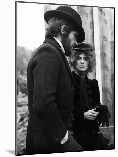 Mccabe And Mrs. Miller, Warren Beatty, Julie Christie, 1971-null-Mounted Photo