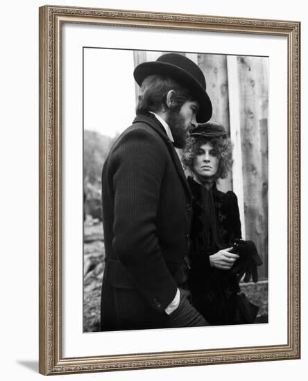 Mccabe And Mrs. Miller, Warren Beatty, Julie Christie, 1971-null-Framed Photo