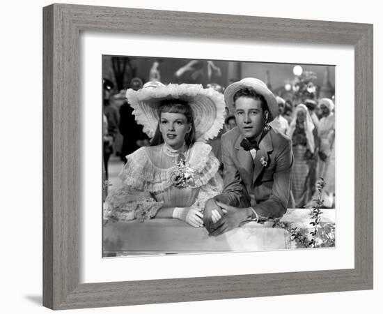 Meet Me In St. Louis, Judy Garland, Tom Drake, 1944-null-Framed Photo