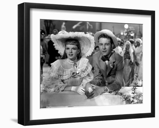 Meet Me In St. Louis, Judy Garland, Tom Drake, 1944-null-Framed Photo