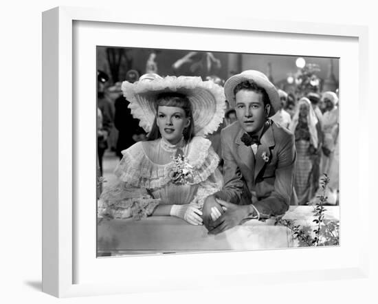 Meet Me In St. Louis, Judy Garland, Tom Drake, 1944-null-Framed Photo