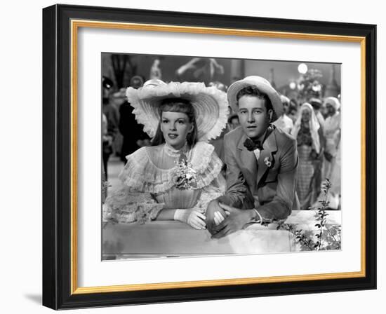 Meet Me In St. Louis, Judy Garland, Tom Drake, 1944-null-Framed Photo