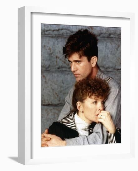 Mel Gibson and Diane Keaton MRS. SOFFEL, 1984 directed by GILLIAN ARMSTRONG (photo)-null-Framed Photo