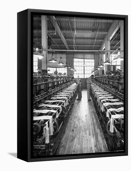 Men Working in a Factory-Carl Mydans-Framed Premier Image Canvas