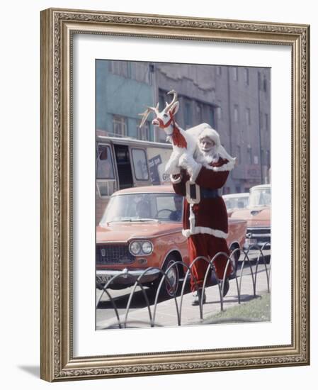 Mexico Christmas-John Dominis-Framed Photographic Print