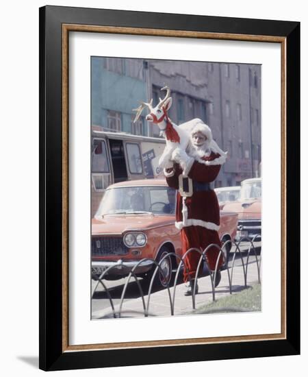 Mexico Christmas-John Dominis-Framed Photographic Print