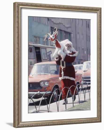 Mexico Christmas-John Dominis-Framed Photographic Print