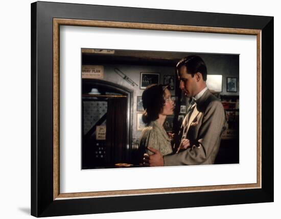 Mia Farrow and Jeff Daniels PURPLE ROSE OF CAIRO, 1985 directed by WOOD Y ALLEN (photo)-null-Framed Photo