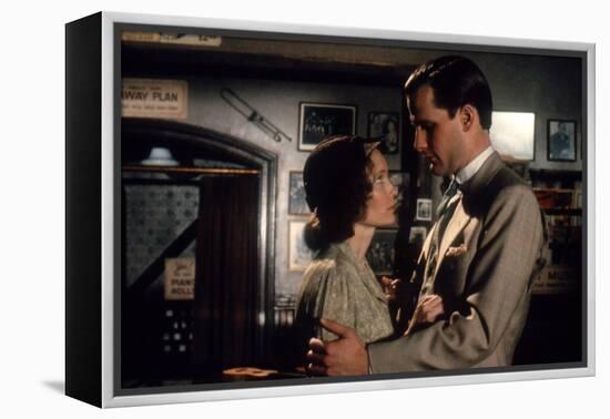 Mia Farrow and Jeff Daniels PURPLE ROSE OF CAIRO, 1985 directed by WOOD Y ALLEN (photo)-null-Framed Stretched Canvas