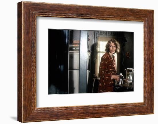 Mia Farrow PURPLE ROSE OF CAIRO, 1985 directed by WOOD Y ALLEN (photo)-null-Framed Photo