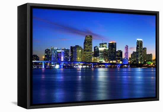 Miami City by Night-vent du sud-Framed Premier Image Canvas