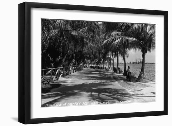 Miami, Florida - Bayfront Park Promanade Scene-Lantern Press-Framed Art Print