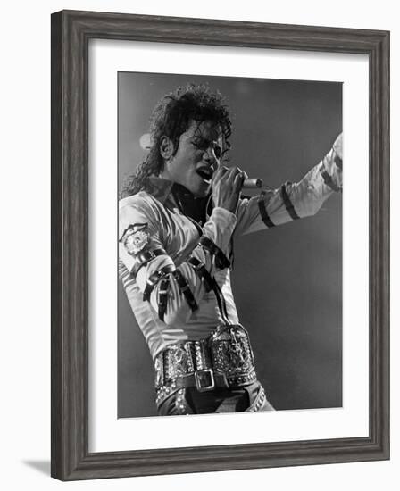 Michael Jackson Performing-null-Framed Premium Photographic Print