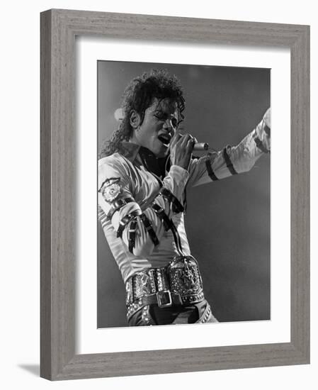 Michael Jackson Performing-null-Framed Premium Photographic Print