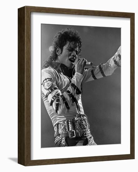 Michael Jackson Performing-null-Framed Premium Photographic Print