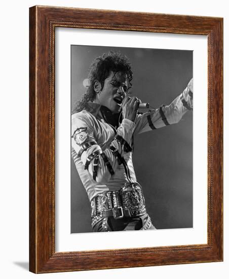 Michael Jackson Performing-null-Framed Premium Photographic Print