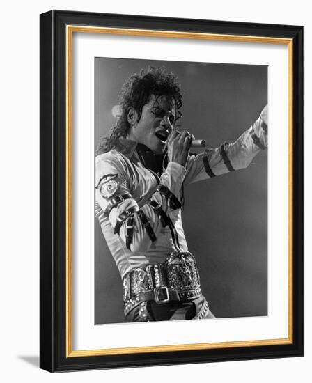 Michael Jackson Performing-null-Framed Premium Photographic Print