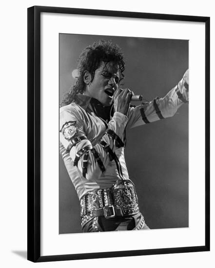 Michael Jackson Performing-null-Framed Premium Photographic Print