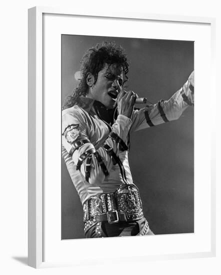 Michael Jackson Performing-null-Framed Premium Photographic Print