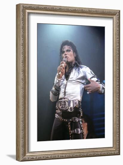 Mickael Jackson on Stage in Los Angeles in 1993-null-Framed Photo