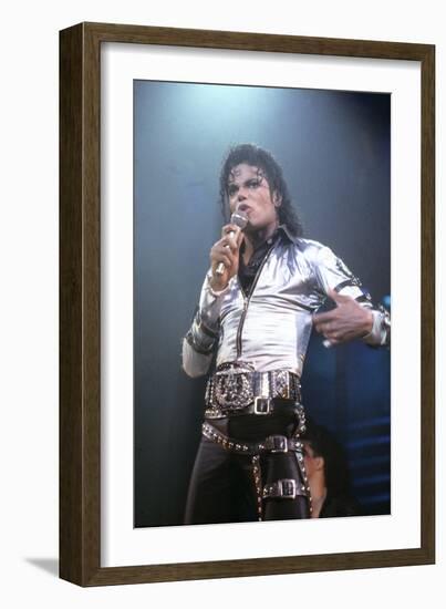 Mickael Jackson on Stage in Los Angeles in 1993-null-Framed Photo