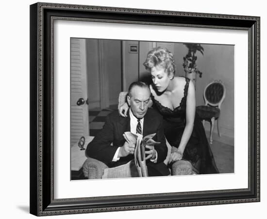 MIDDLE OF THE NIGHT, 1959 directed by DELBERT MANN Fredric March and Kim Novak (b/w photo)-null-Framed Photo