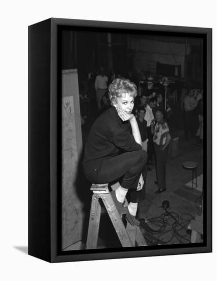 MIDDLE OF THE NIGHT, 1959 directed by DELBERT MANN On the set, Kim Novak (b/w photo)-null-Framed Stretched Canvas