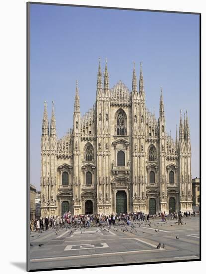 Milan Cathedral, Milan, Lombardia, Italy-Peter Scholey-Mounted Photographic Print
