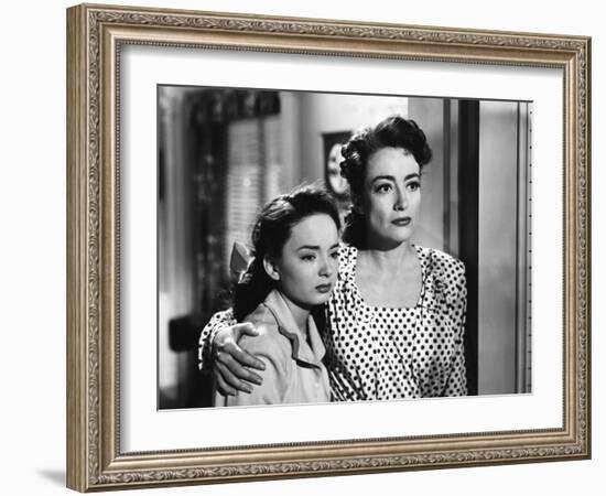 MILDRED PIERCE, 1945 directed by MICHAEL CURTIZ Ann Blyth and Joan Crawford (b/w photo)-null-Framed Photo