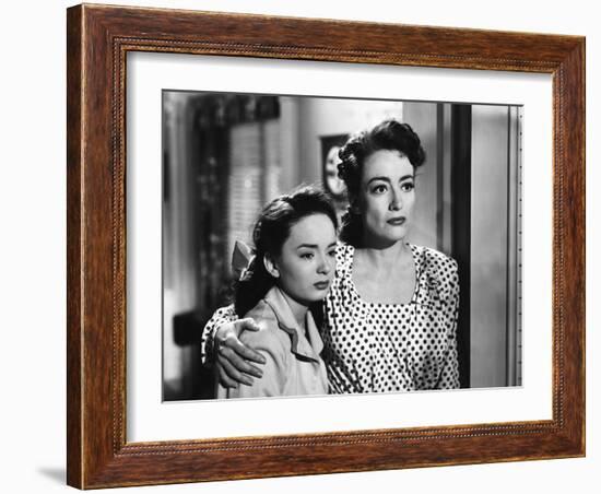MILDRED PIERCE, 1945 directed by MICHAEL CURTIZ Ann Blyth and Joan Crawford (b/w photo)-null-Framed Photo