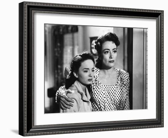 MILDRED PIERCE, 1945 directed by MICHAEL CURTIZ Ann Blyth and Joan Crawford (b/w photo)-null-Framed Photo