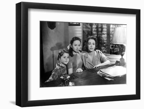 MILDRED PIERCE, 1945 directed by MICHAEL CURTIZ Jo Ann Marlowe, Ann Blyth and Joan Crawford (b/w ph-null-Framed Photo