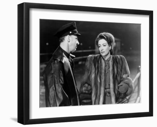 MILDRED PIERCE, 1945 directed by MICHAEL CURTIZ Joan Crawford (b/w photo)-null-Framed Photo