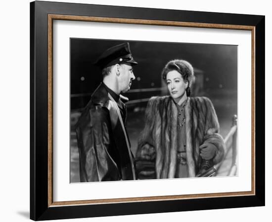 MILDRED PIERCE, 1945 directed by MICHAEL CURTIZ Joan Crawford (b/w photo)-null-Framed Photo