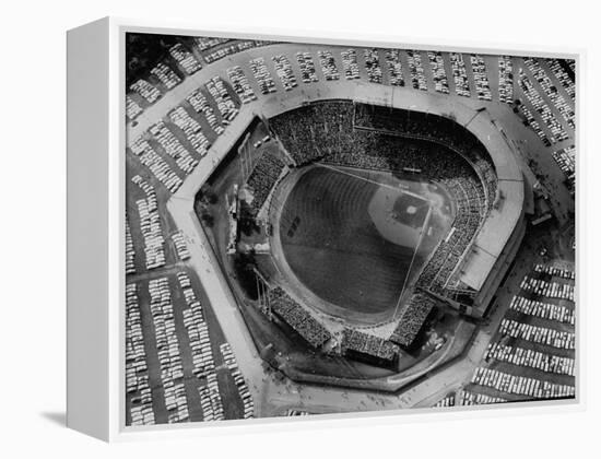 Milwaukee Braves Playing the New York Yankees in Baseball at the World Series-Al Fenn-Framed Premier Image Canvas