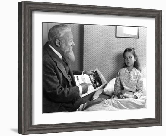 Miracle On 34Th Street, Edmund Gwenn, Natalie Wood, 1947-null-Framed Photo