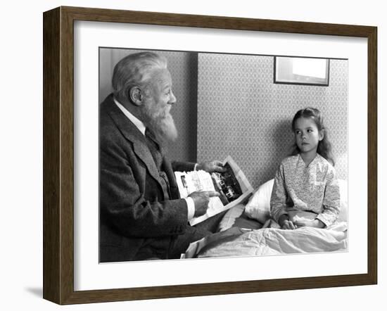 Miracle On 34Th Street, Edmund Gwenn, Natalie Wood, 1947-null-Framed Photo