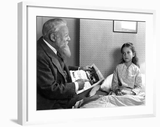 Miracle On 34Th Street, Edmund Gwenn, Natalie Wood, 1947-null-Framed Photo